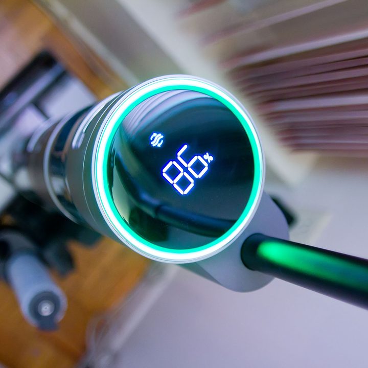 LED display of the Dreame H11 Max Vacuum.