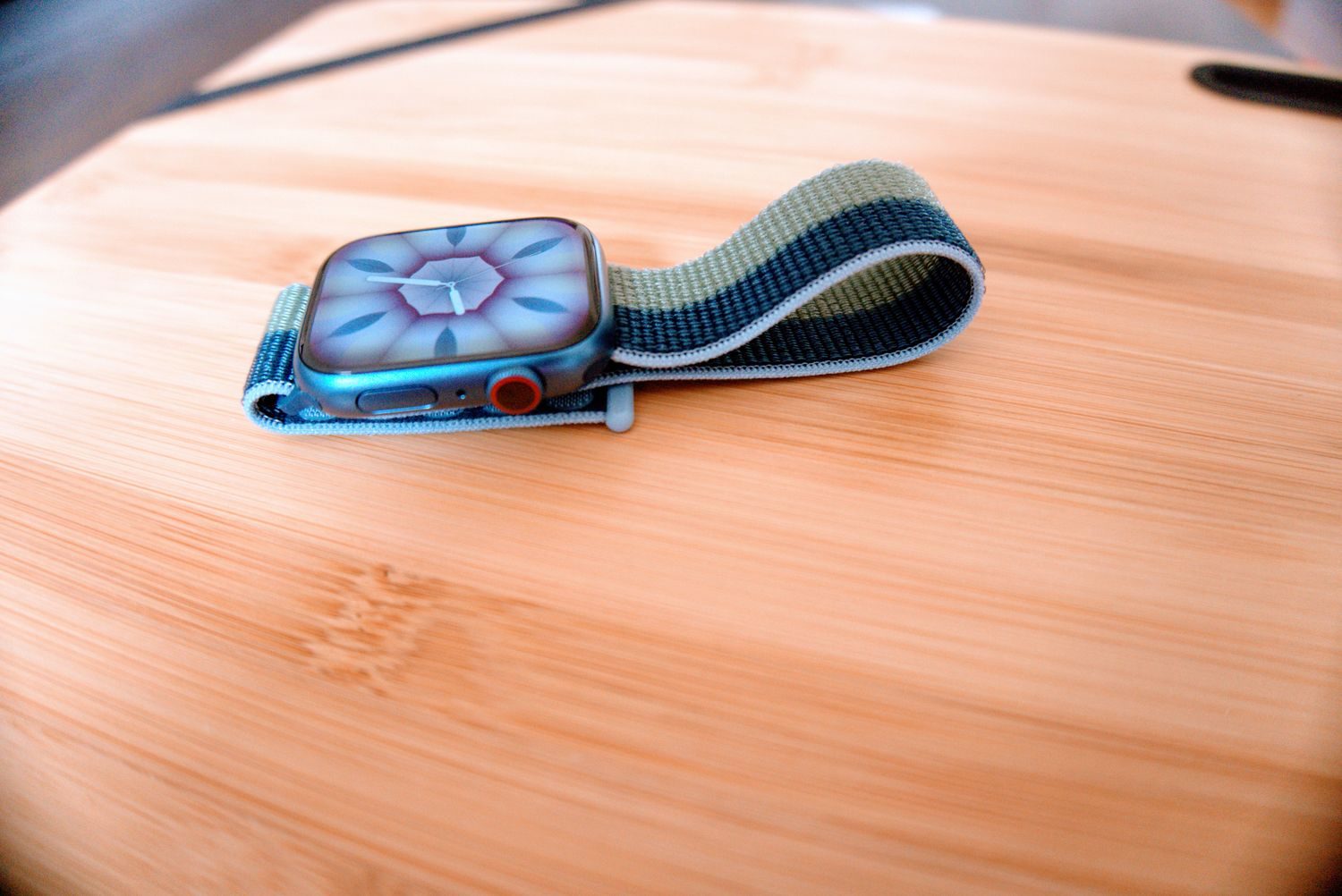 Apple Watch Series 7 right side.