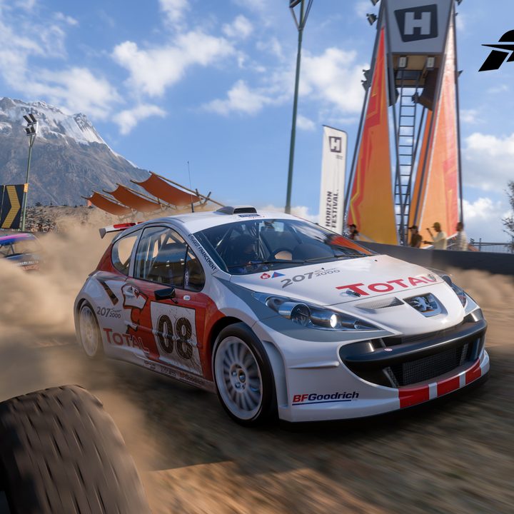 Cars race through a track in Forza Horizon 5.