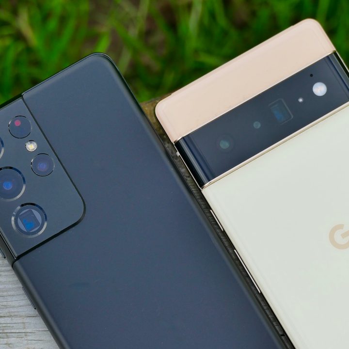 The camera panels of the Galaxy S21 Ultra and Pixel 6 Pro side by side.