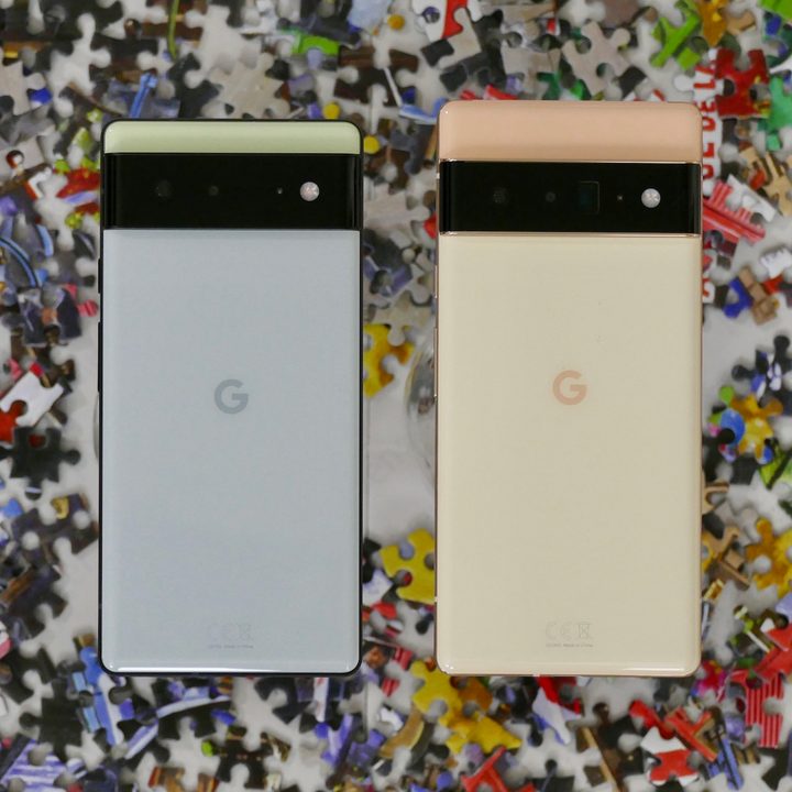 Pixel 6 (left) and Pixel 6 Pro (right).
