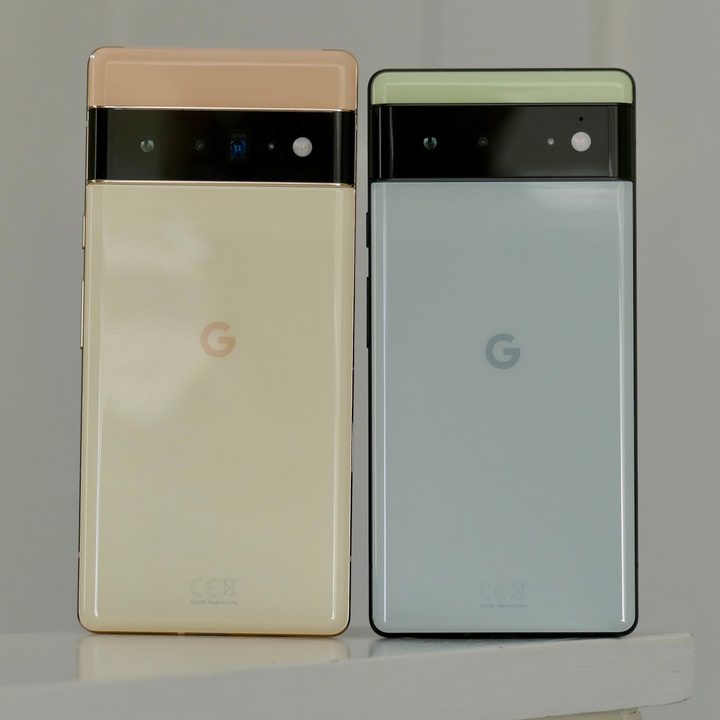 Pixel 6 Pro (left) and Pixel 6 (right).