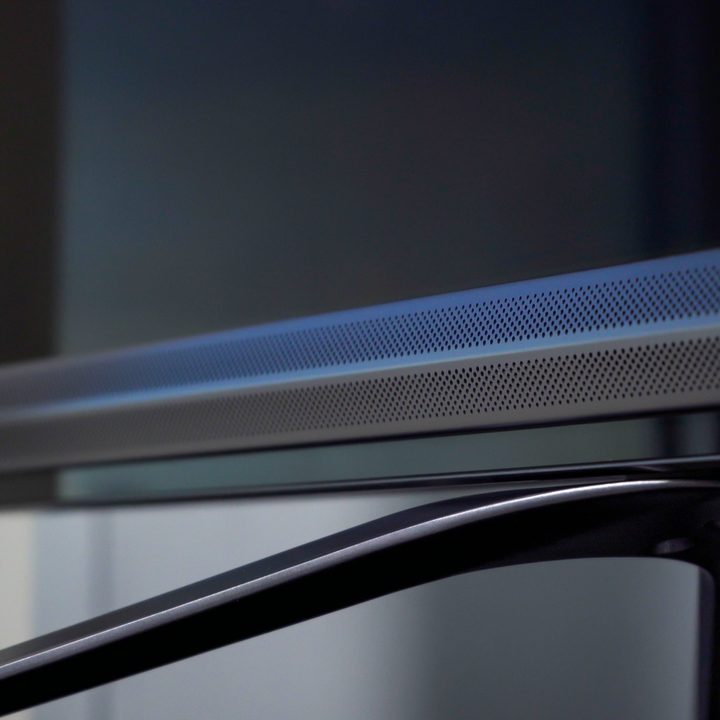 Speakers and stand on the Hisense U9DG TV.