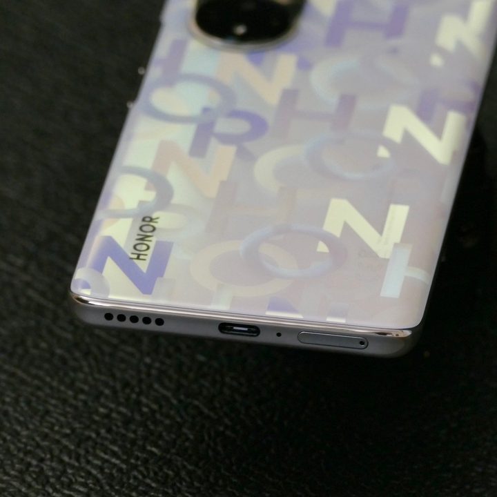 Honor 50 charging port.