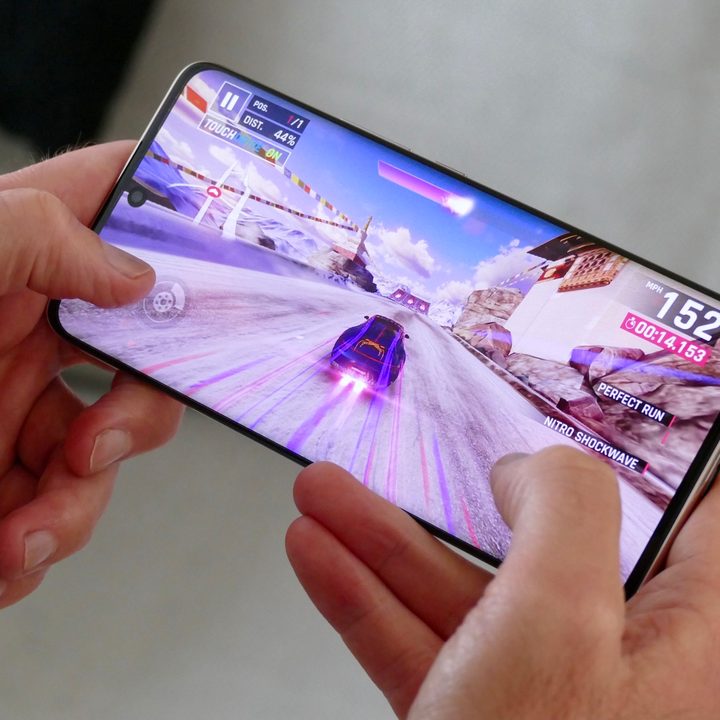 Gaming on the Honor 50.