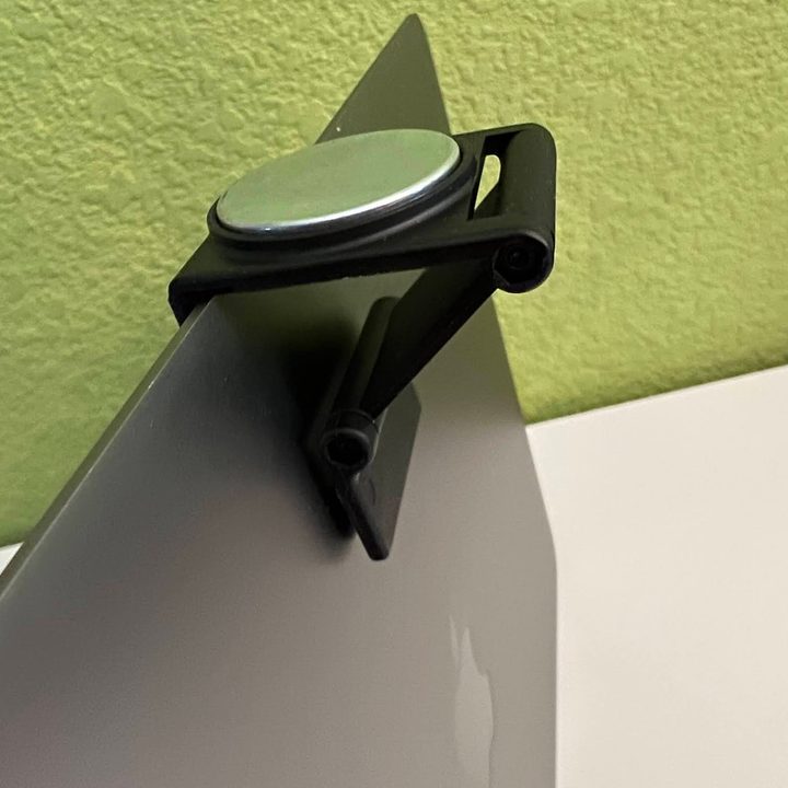 Magnetic mount for Obsbot Tiny.