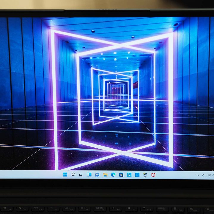 Image of the Lenovo IdeaPad Slim 7i Pro's display.