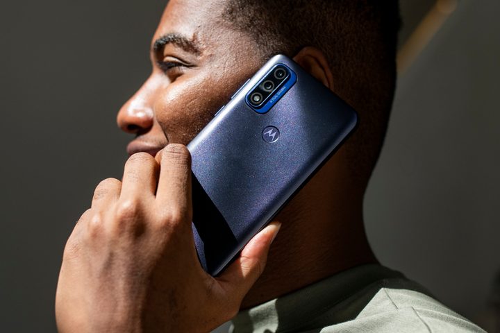 Image of Moto G Pure phone call.