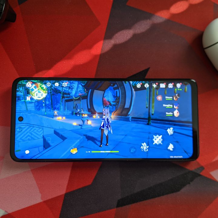 The Motorola Edge 5G UW playing Genshin Impact.