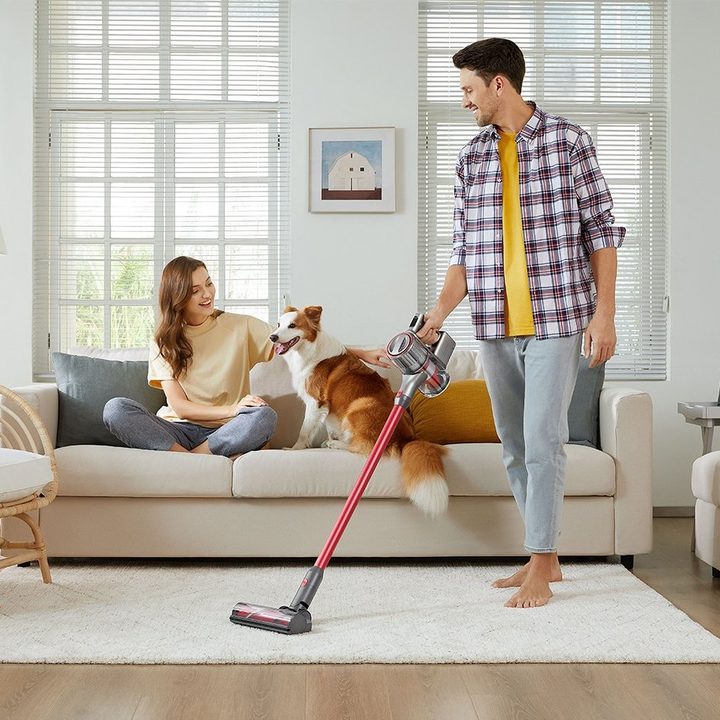 Man cleaning rug with Roborock H7 stick vacuum.