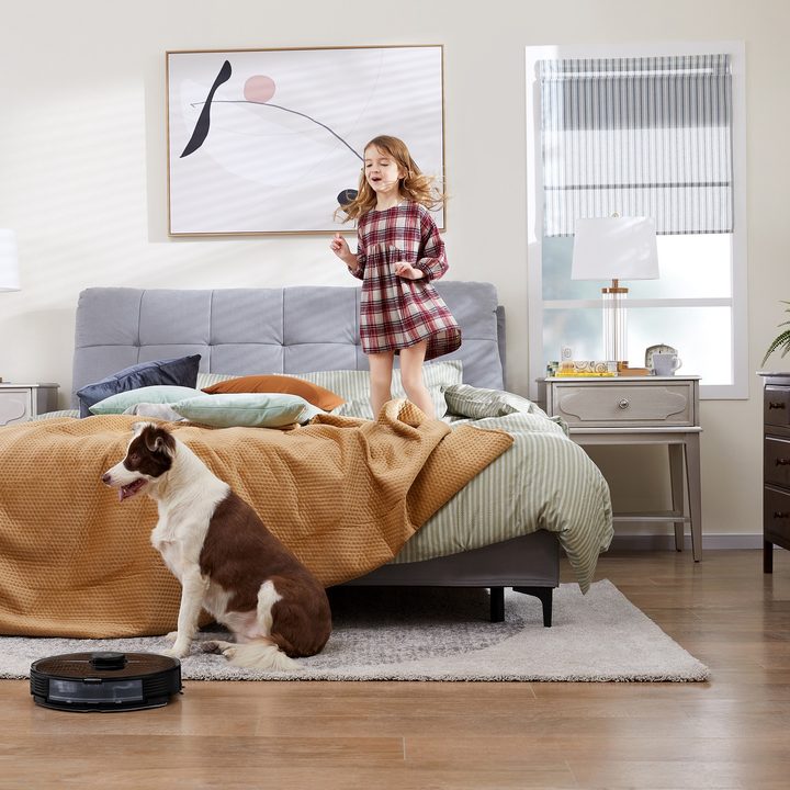 Roborock S7 cleaning while kids and pets play.