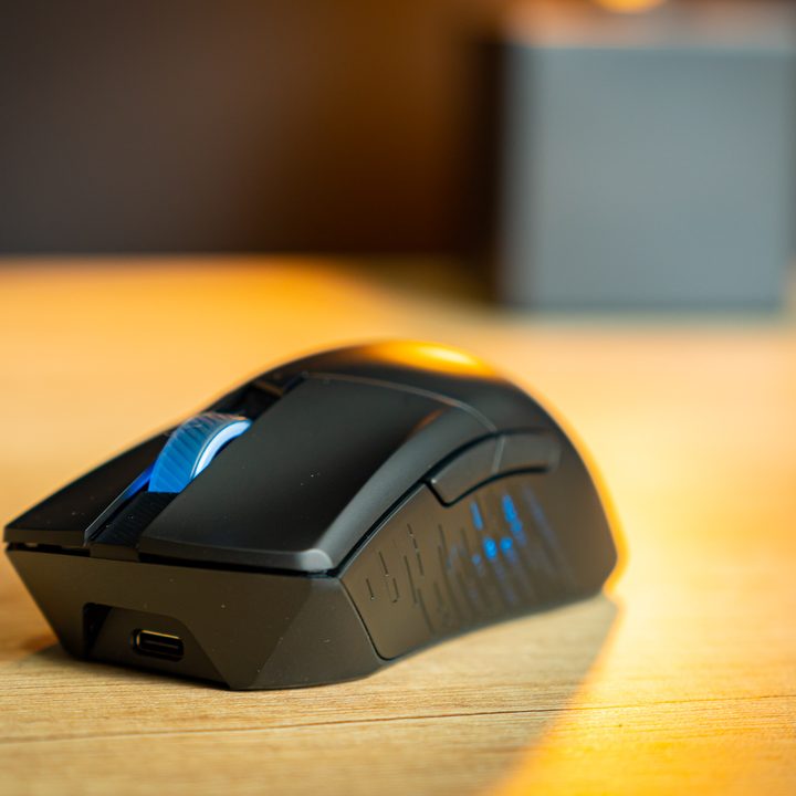 Angled view of the Asus ROG Gladius III.