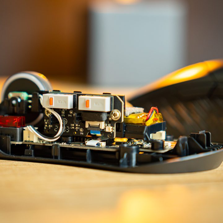 Asus ROG Gladius III opened up to expose hot-swappable switches.