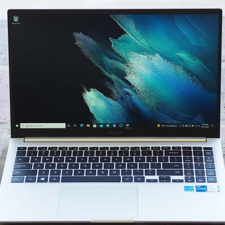 Straight on view of the Samsung Galaxy Book for business.