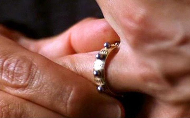 An image of the Single Digit Sonic Agitator gadget from James Bond's Die Another Day film.