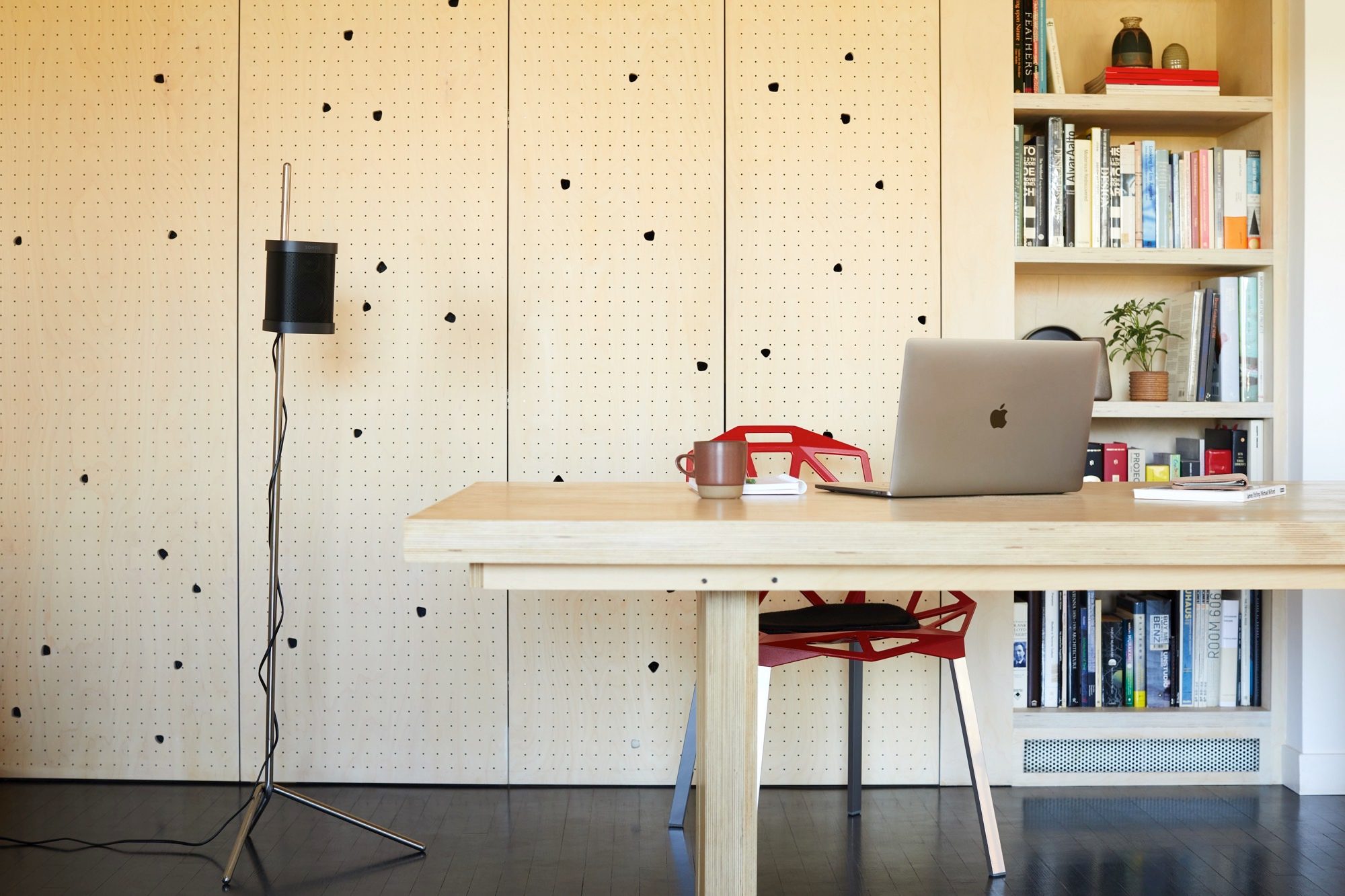 Sonos x Floyd One Stand next to a desk.