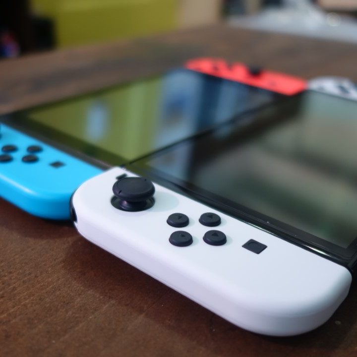 A Nintendo Switch OLED and a 2019 Switch model side by side.