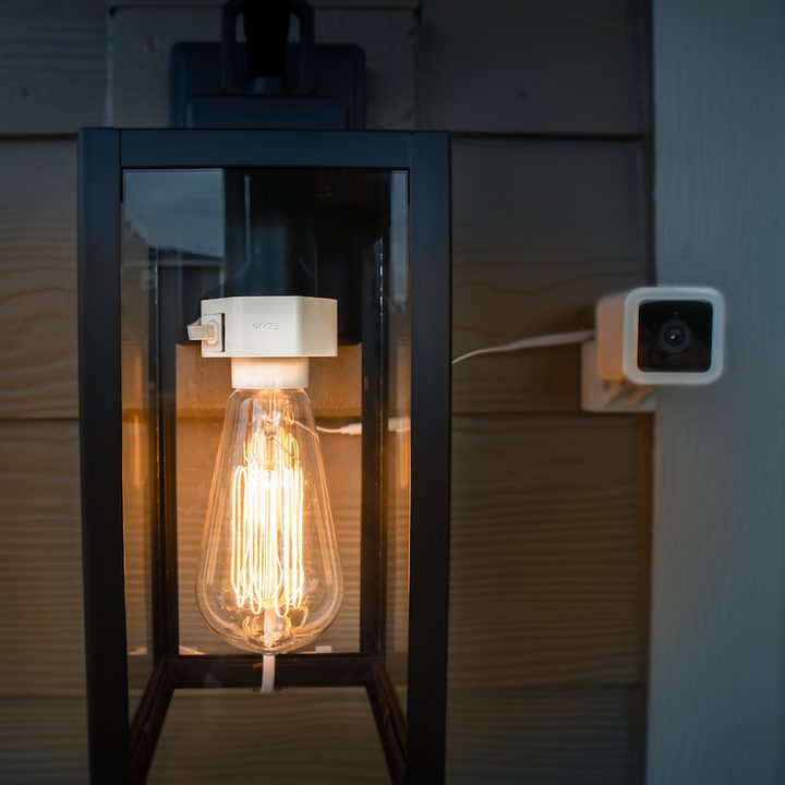 Wyze Lamp Socket working with Wyze Cam V3 outdoors.