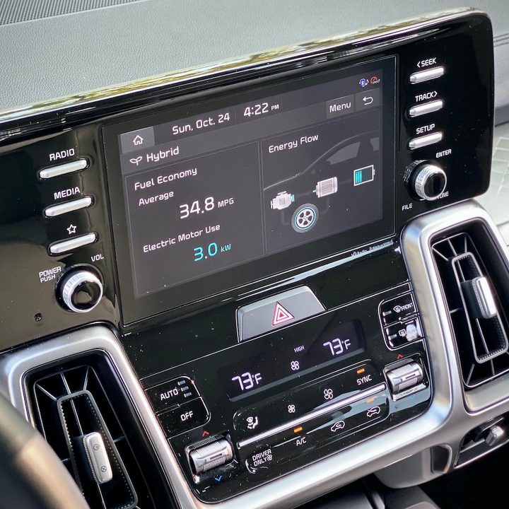 Close up of the infotainment system in the 2021 Kia Sorento Hybrid with fuel economy.