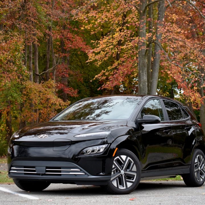 Front three quarter view of the 2022 Hyundai Kona Electric.