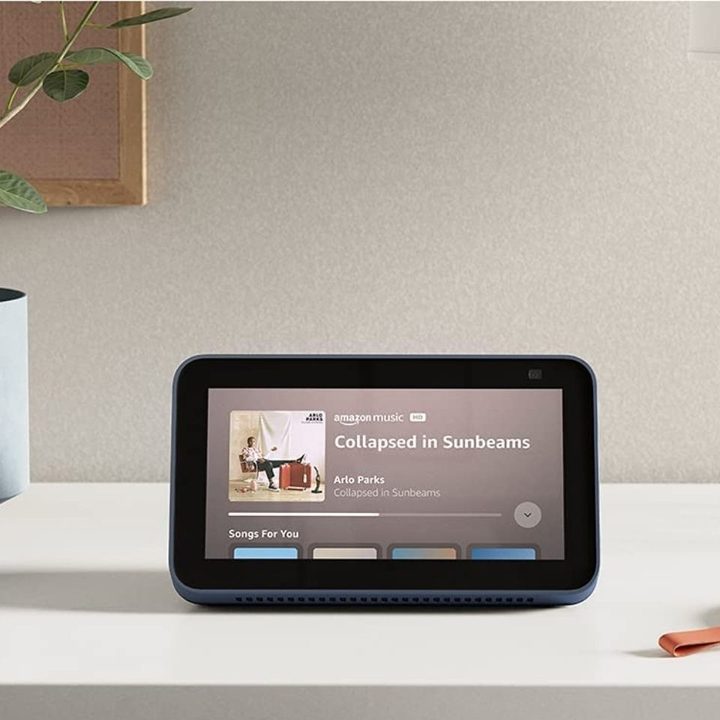 Echo Show 5 playing music.