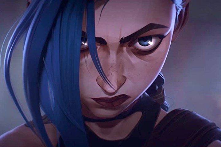 Jinx looks ready to fight in a close up from the series Arcane on Netflix.