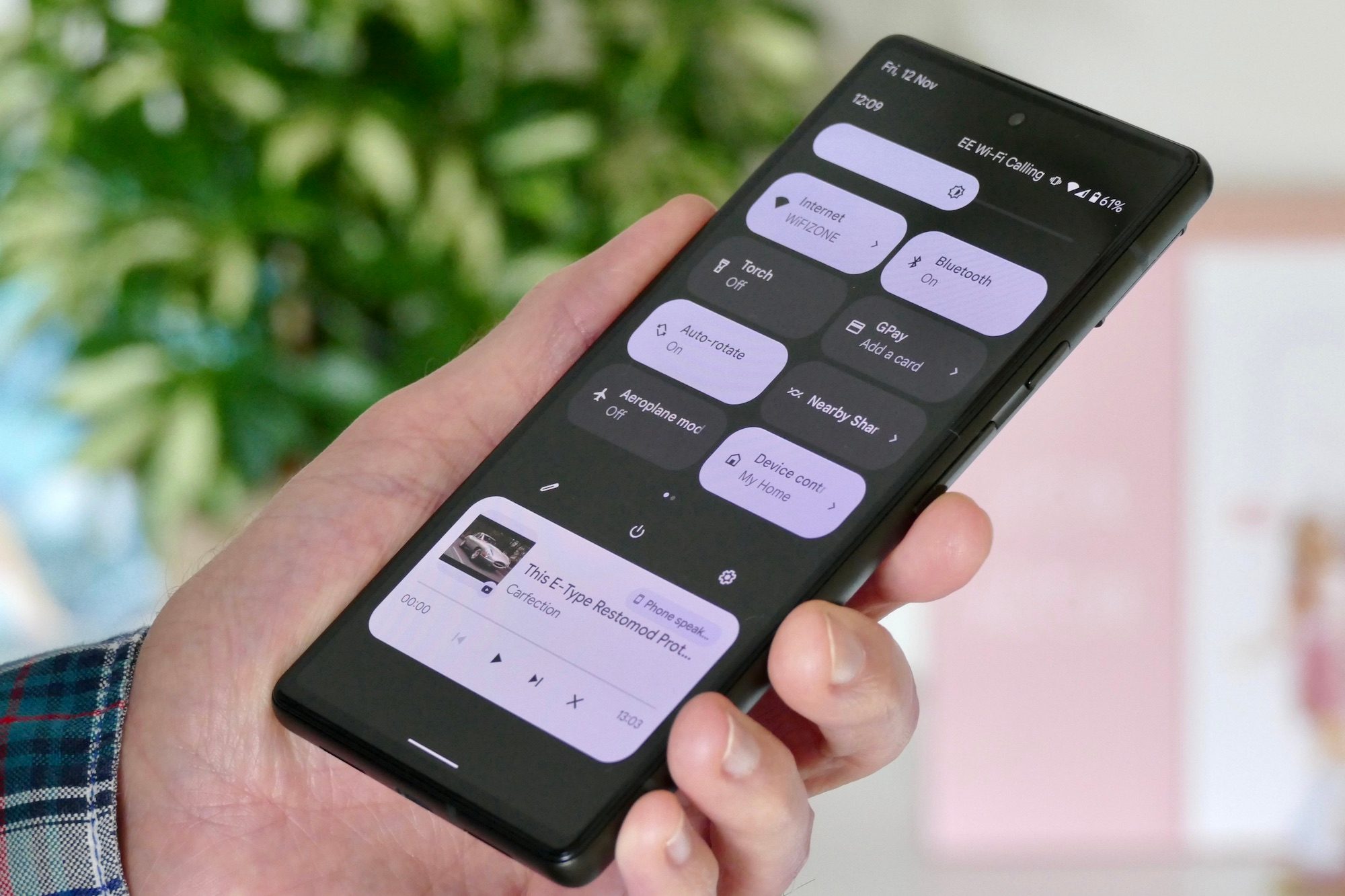 Pixel 6 quick access options.