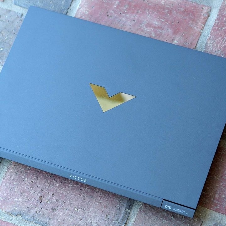 Top view of the lid on the HP Victus 16.