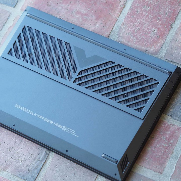 Image of the underside of the HP Victus 16.
