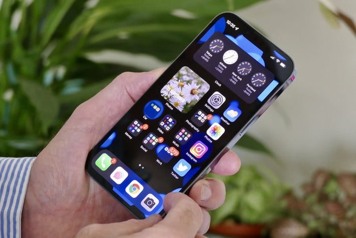 iPhone 13 Pro front screen.