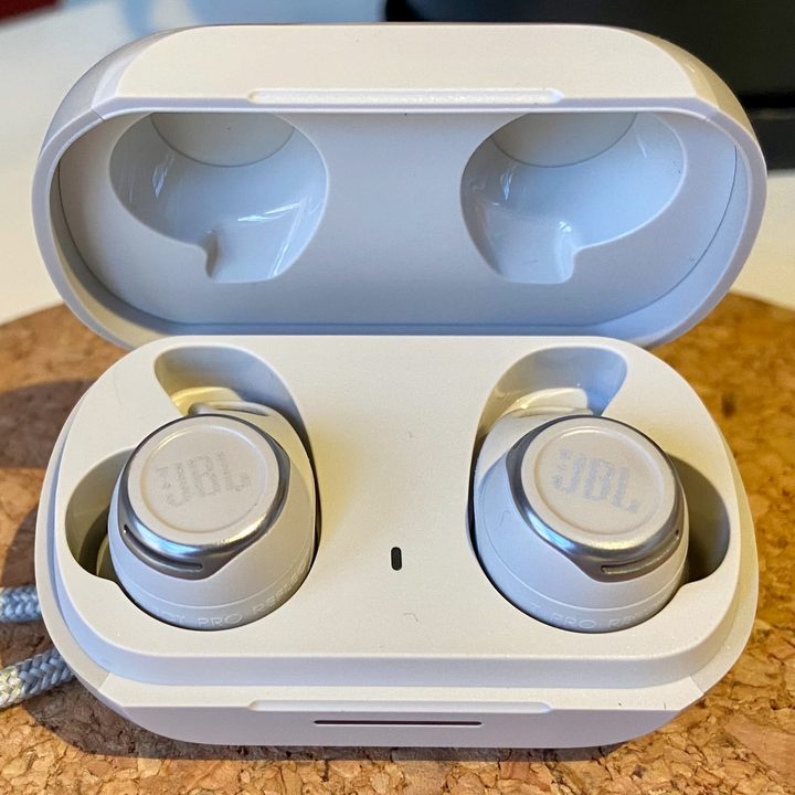 JBL Reflect Flow Pro.