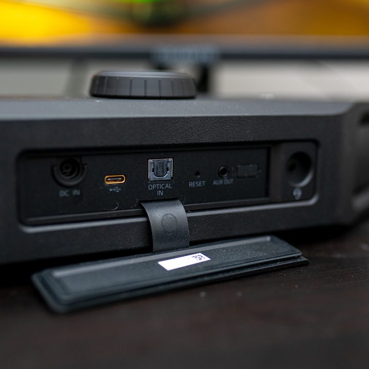 Inputs on LG GP9 speaker.