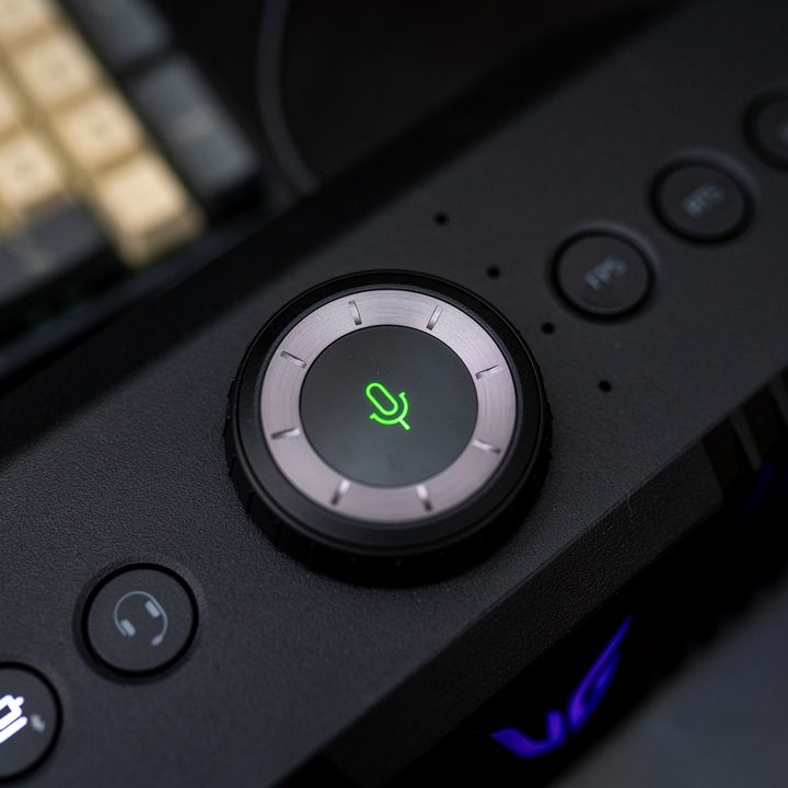 Microphone button on LG GP9 speaker.