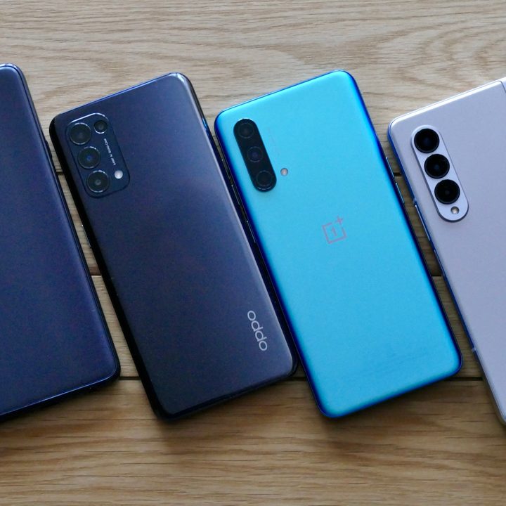 Moto Edge 20 Lite, OnePlus Nord 2, Oppo Find X3 Lite, and Samsung Galaxy Z Fold 3.