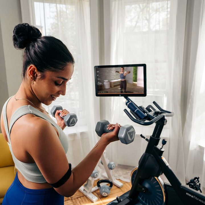 Tracking your stats while working out with Openfit.
