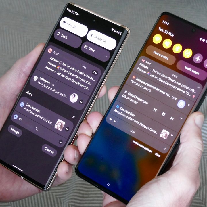 Notifications on Android 12 (left) and One UI 4 (right).