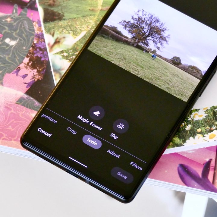 Magic Eraser on the Pixel 6.