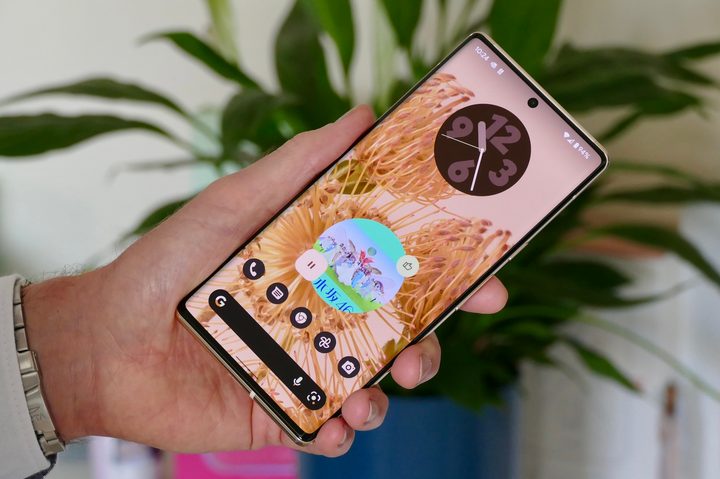 Google Pixel 6 Pro widgets.