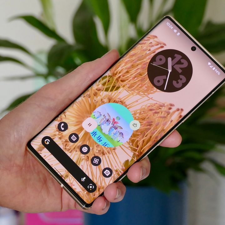 Google Pixel 6 Pro widgets.