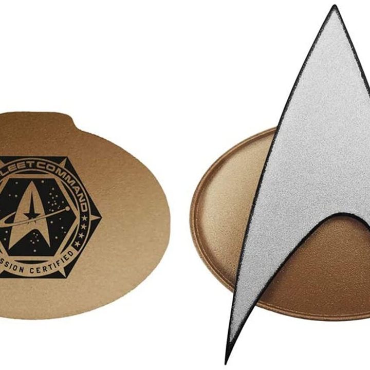 This Bluetooth-connected Star Trek Com badge is so nerdy chic.