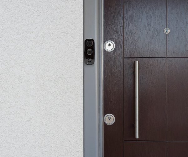 The SwannBuddy video doorbell can be hardwired or battery powered.