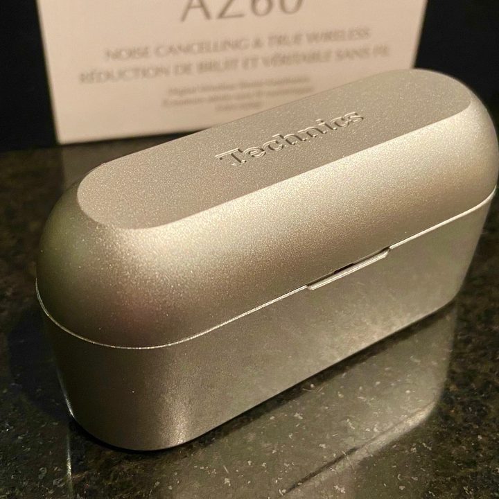 Technics EAH-AZ60 charging case.