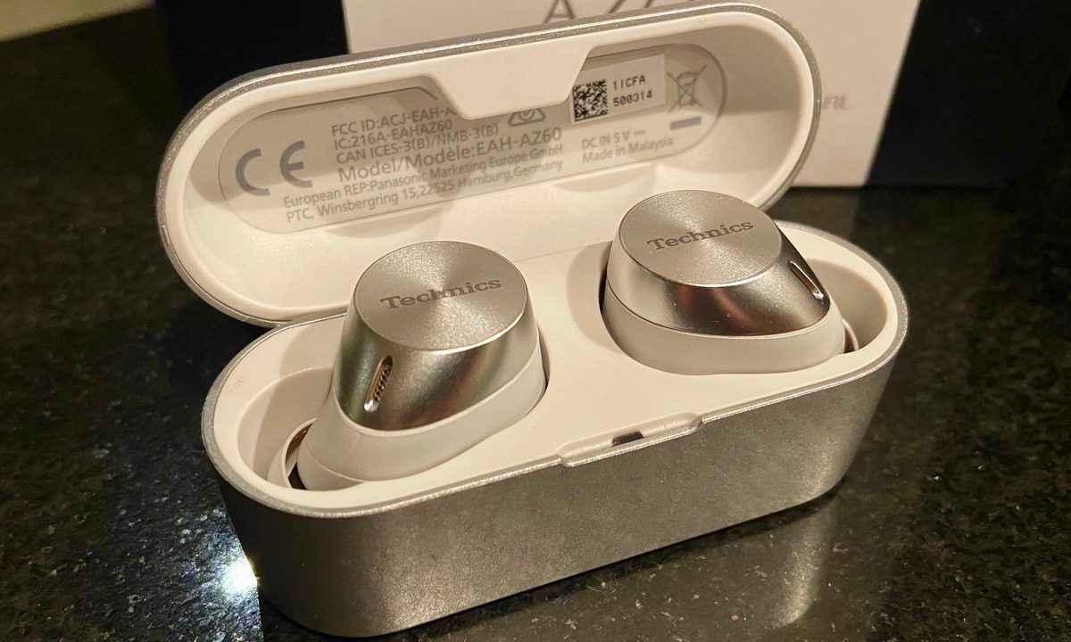 Technics EAH-AZ60.