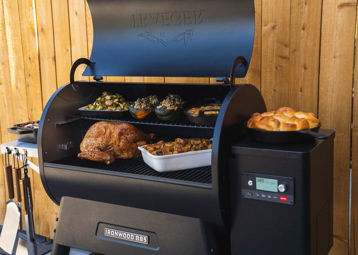Traeger Ironwood 885 Pellet Grill used to make turkey.