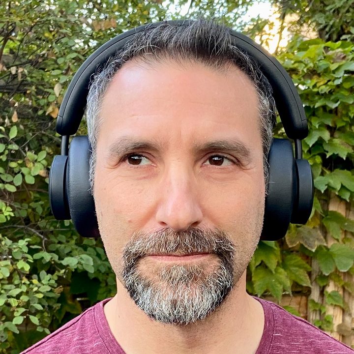 Man wearing Urbanista Los Angeles.