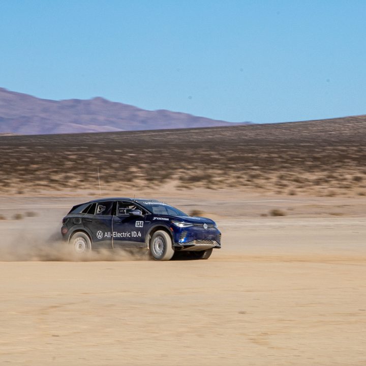 Volkswagen ID.4 desert