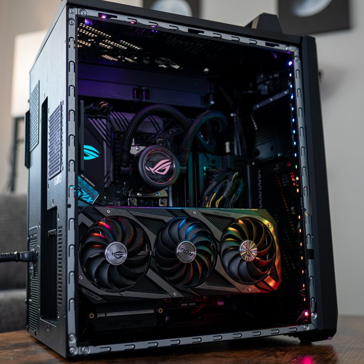 Components inside the Asus G35DX.