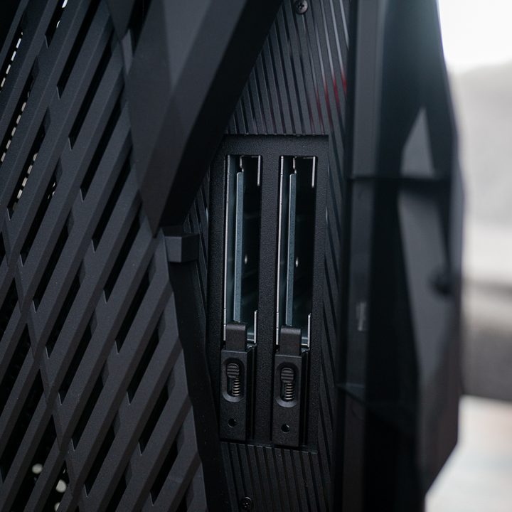 Expansion ports on Asus G35DX.