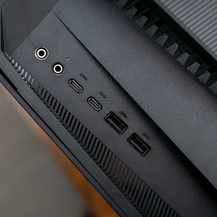 Front ports on Asus G35DX.