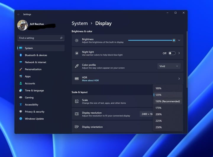 Changing the display scaling in Windows 11.